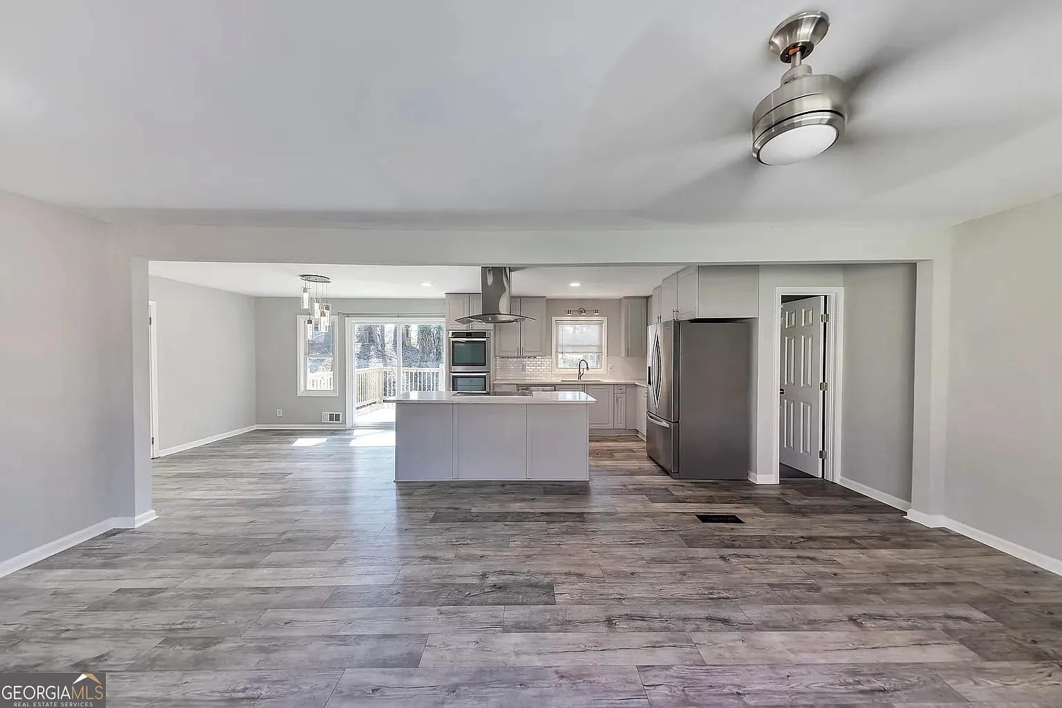 3 bed, 3.0 bath, $2,400 — Photo 4