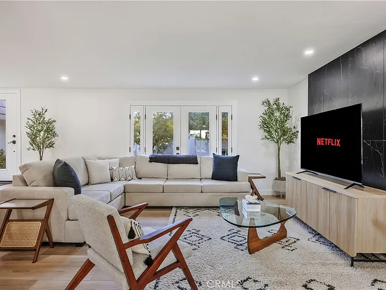 25266 Pacifica Ave — Photo 5