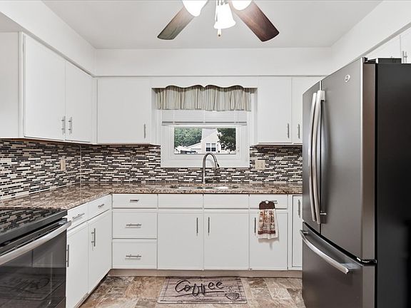 5th image of 808 W 14th St
