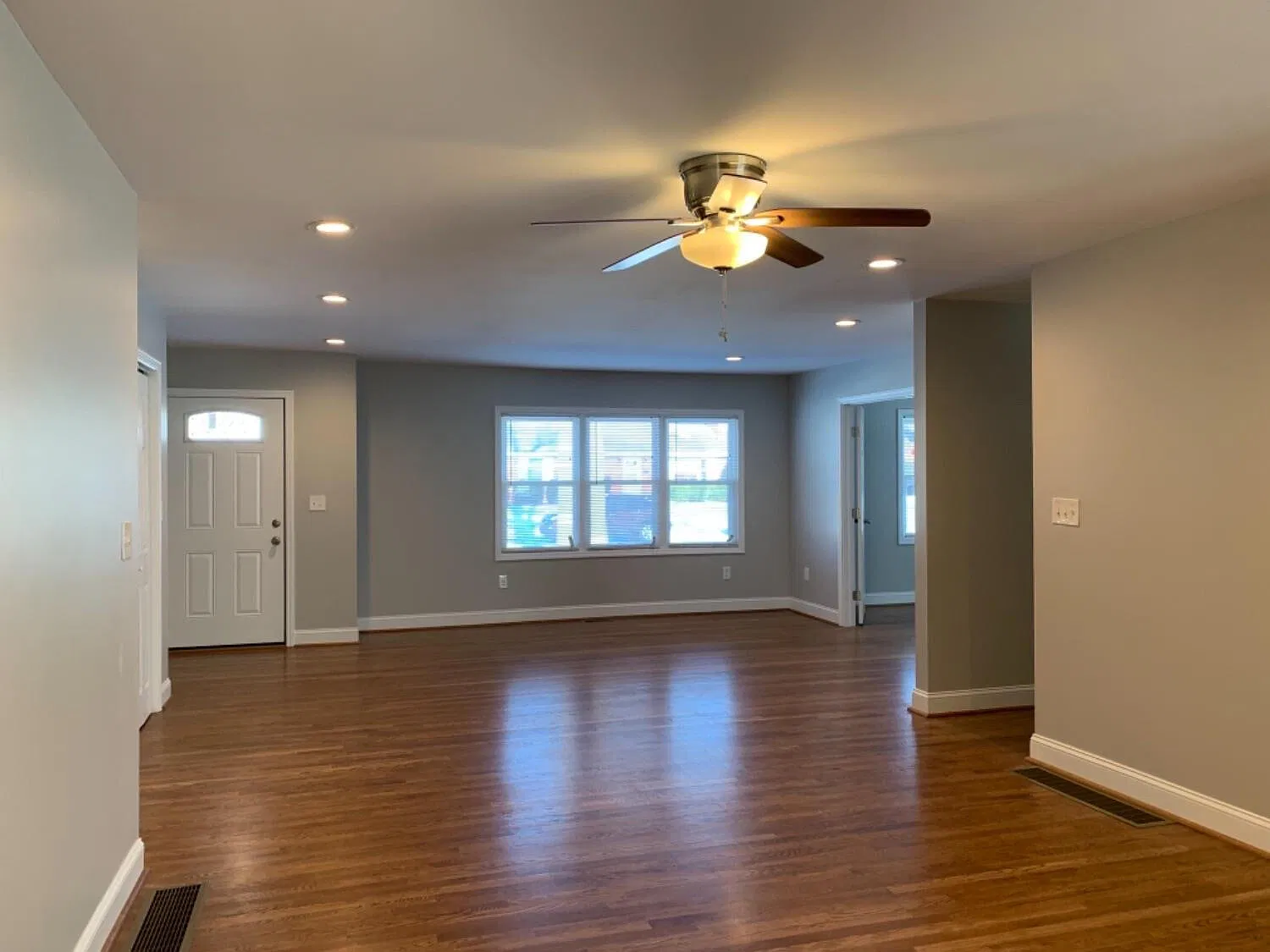 4 bed, 2.0 bath, 2598 sqft, $2,400 — Photo 2
