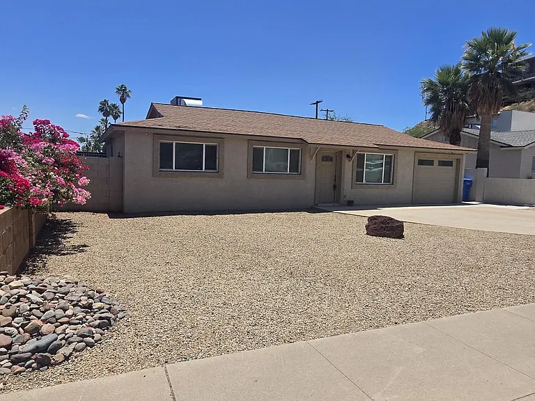 1133 E Butler Dr — Photo 2