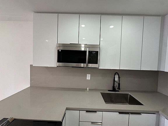 4th image of 9061 Sunrise Lakes Boulevard #212