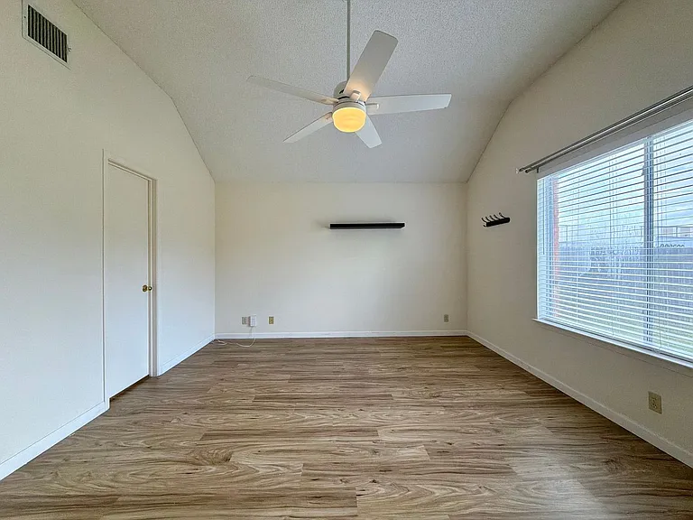 2200 Emmett Pkwy — Photo 13
