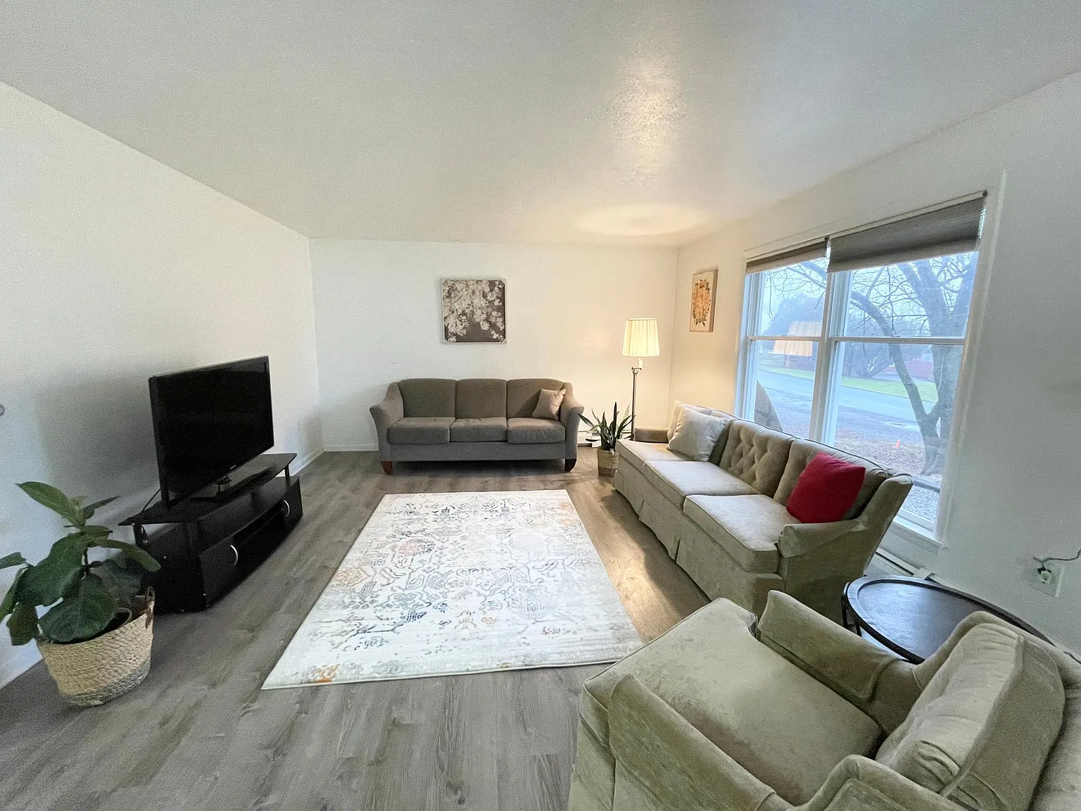 3 bed, 1100 sqft, $2,000 — Photo 1