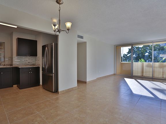 2nd image of 870 NW 87th Ave APT 206