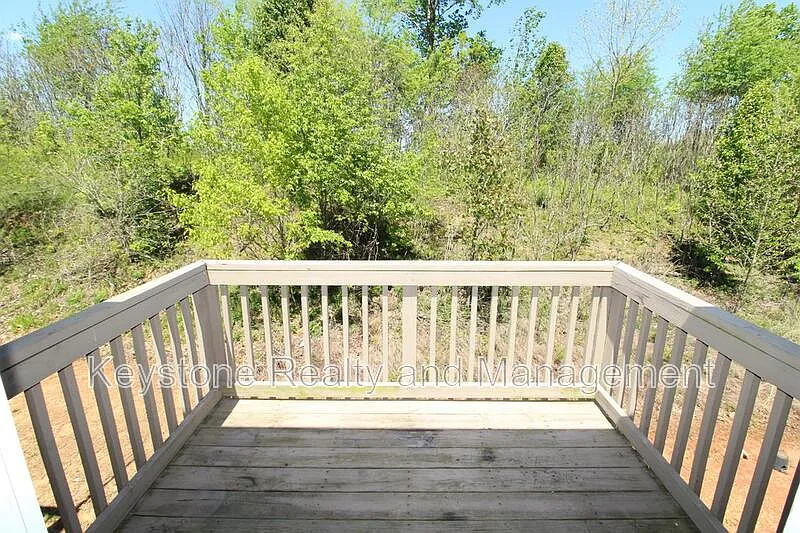 3 bed, 2.0 bath, 1105 sqft, $1,295 — Photo 4