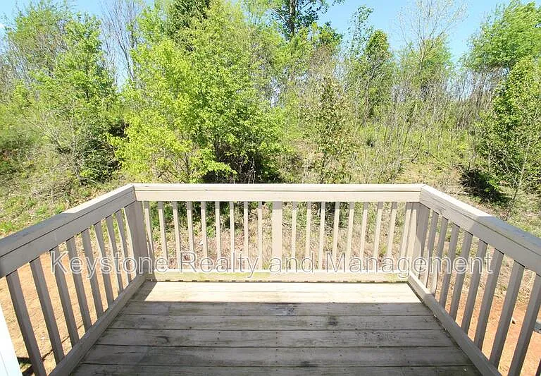 1721 Thistlewood Dr #B — Photo 4