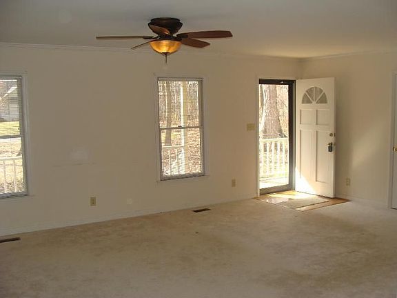 3rd image of 200 Hunters Glen Dr