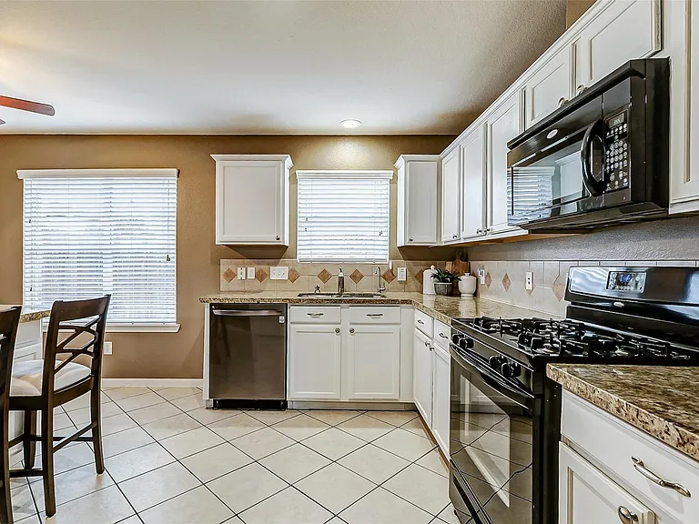 6303 Applewood Forest Dr — Photo 12