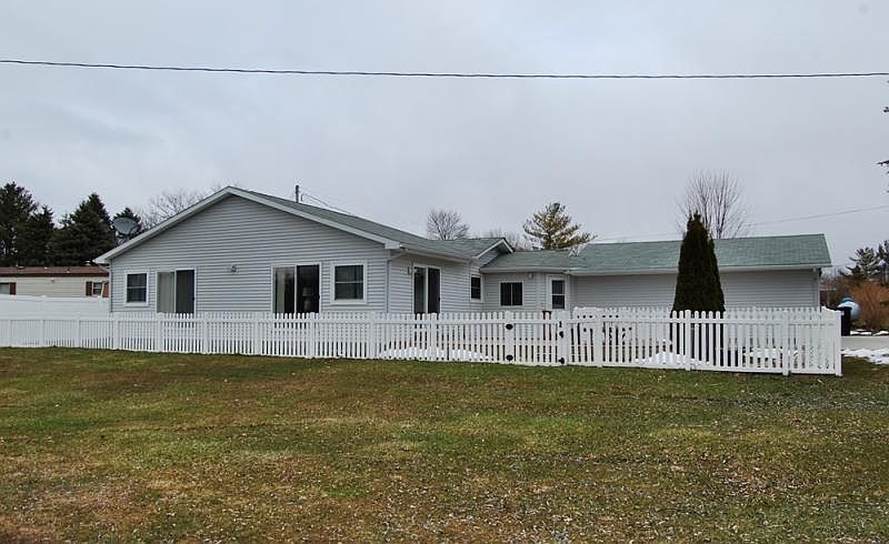 mado3mido3　0823 6636 3rd St Mecosta MI | Zillow