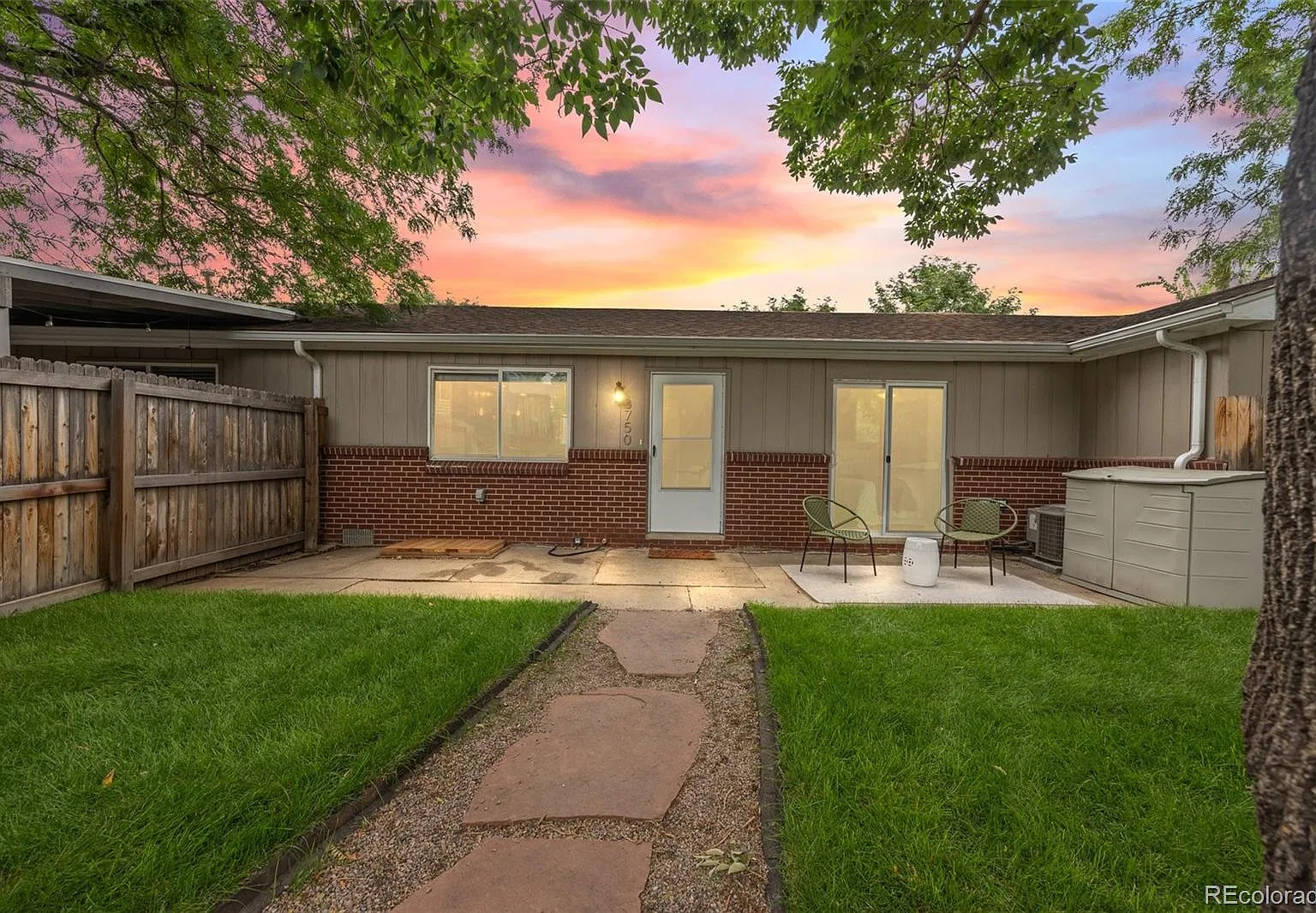 2 bed, 822 sqft, $2,300 — Photo 1