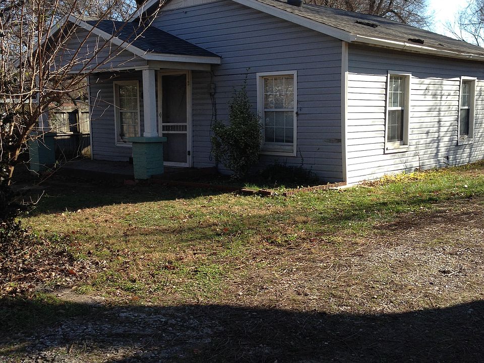 1st image of 909A N Main St