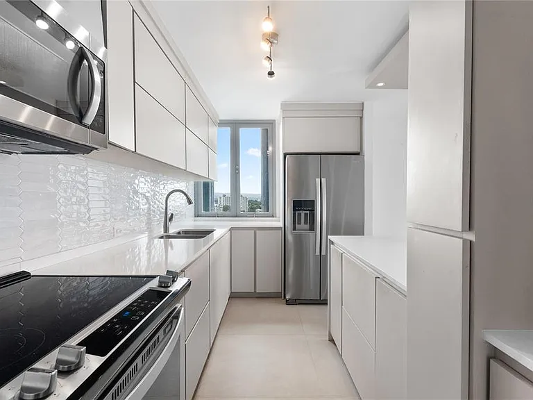 4 Generalife San Patricio Ave #1504 — Photo 10
