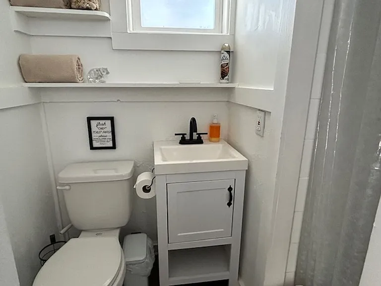 784 Berkley Ln — Photo 6