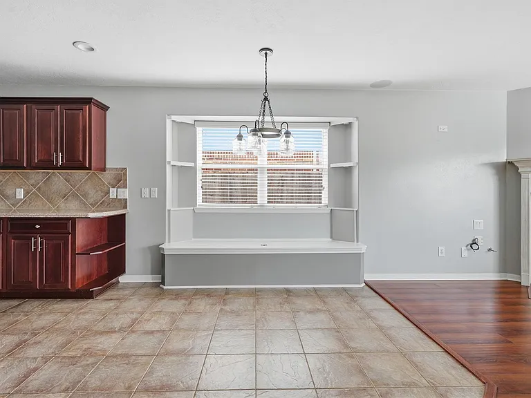 2605 Los Alamos Cir — Photo 8
