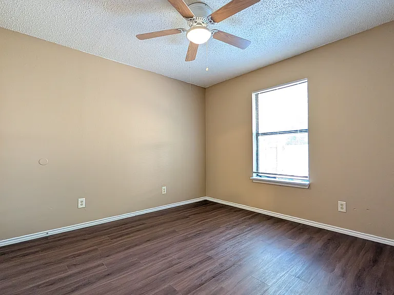 1911 Mack Pl — Photo 10