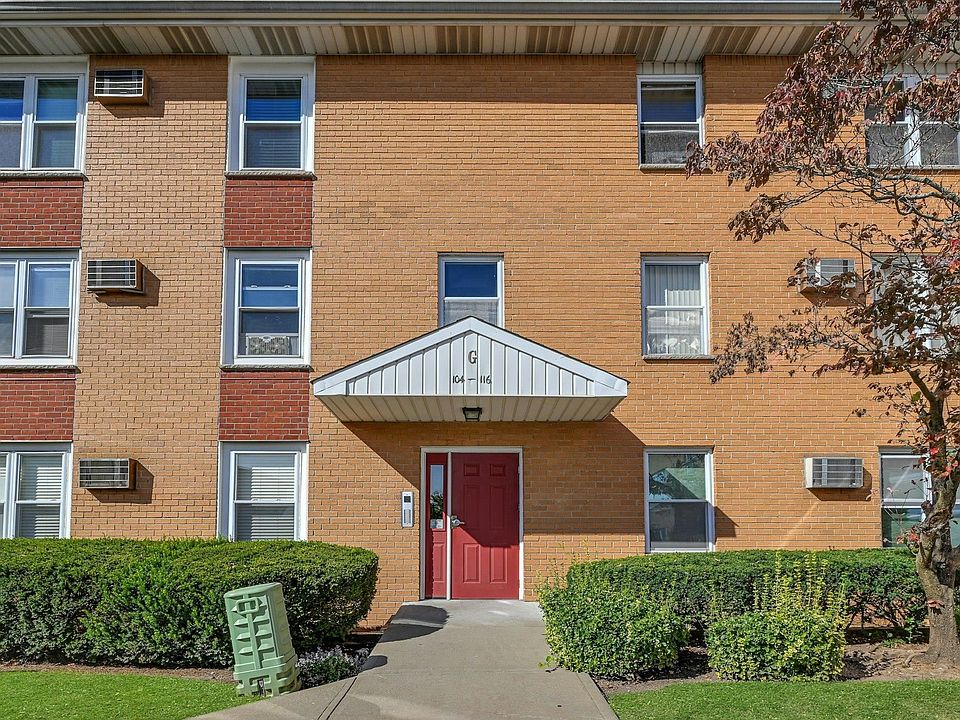 1st image of 114 Riverview Ct #114