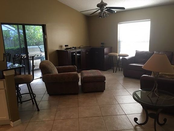 5th image of 830 Bloomingdale Dr
