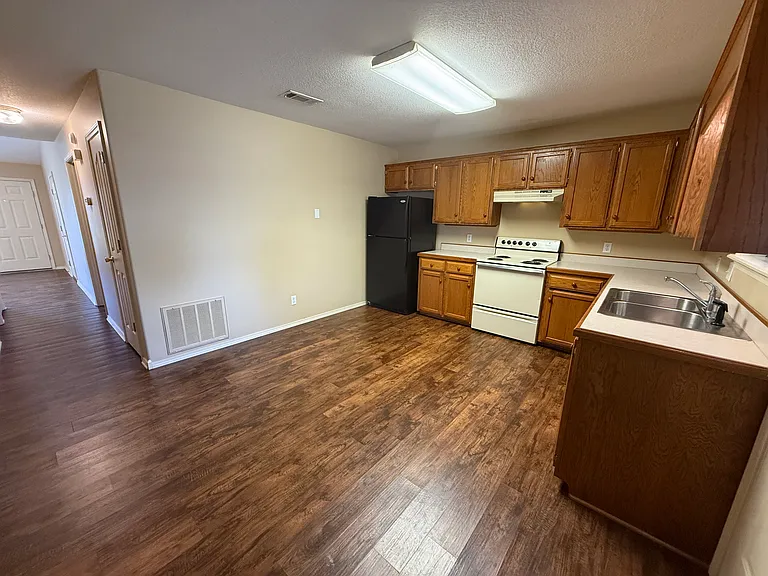 2618 W C St — Photo 21