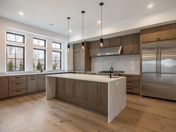 2nd image of 5 Pine Gardens Way