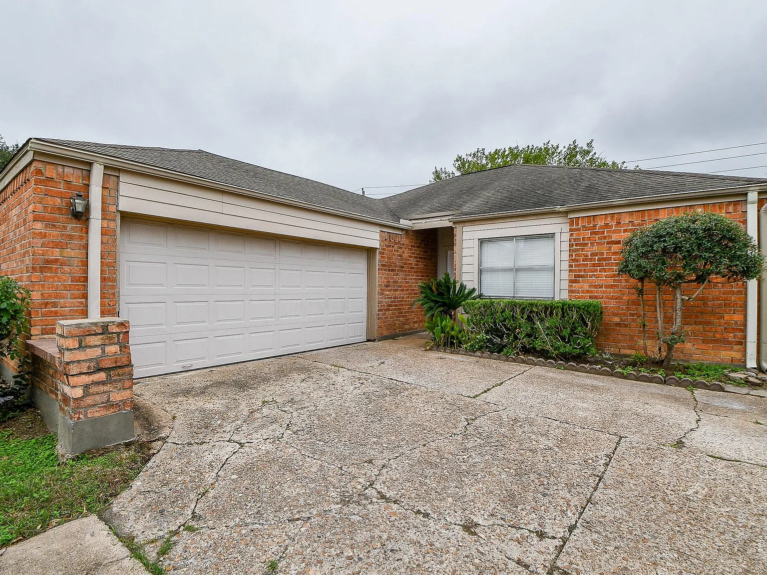 3 bed, 2.0 bath, 1870 sqft, $2,290 — Photo 3