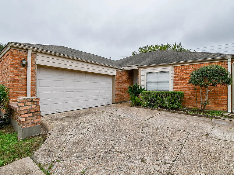 11411 Pepperdine Ln — Photo 3