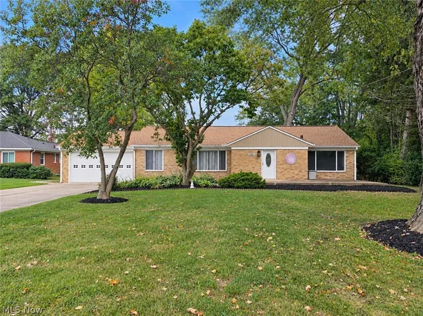 2961 Chamberlain Rd, Akron, OH 44333
