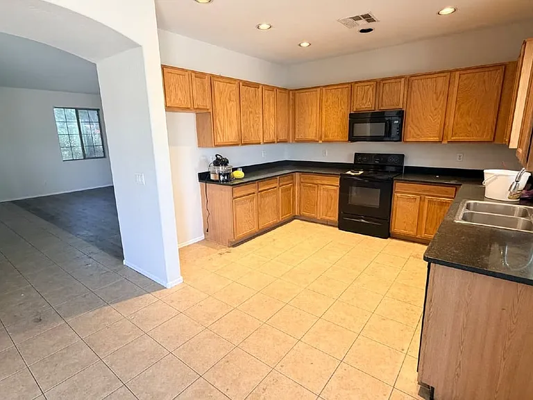 43531 W Oster Dr — Photo 14