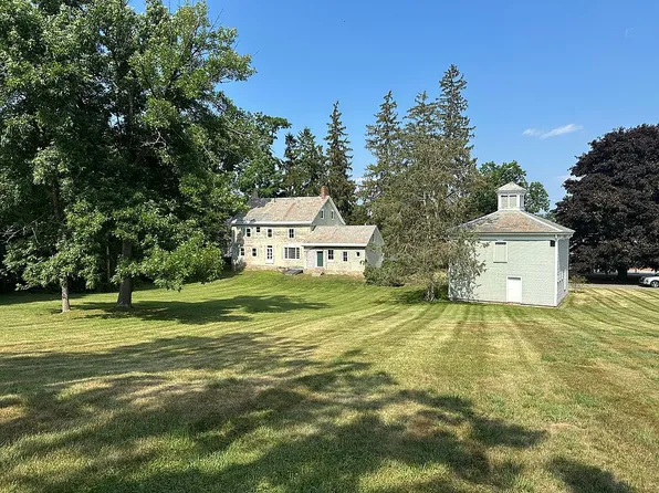 2 Merrihew Ln, Westport, NY 12993