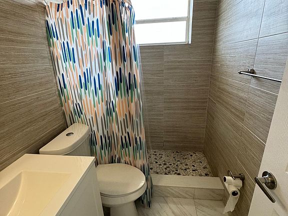 3rd image of 11890 NE 16th Ave APT 3