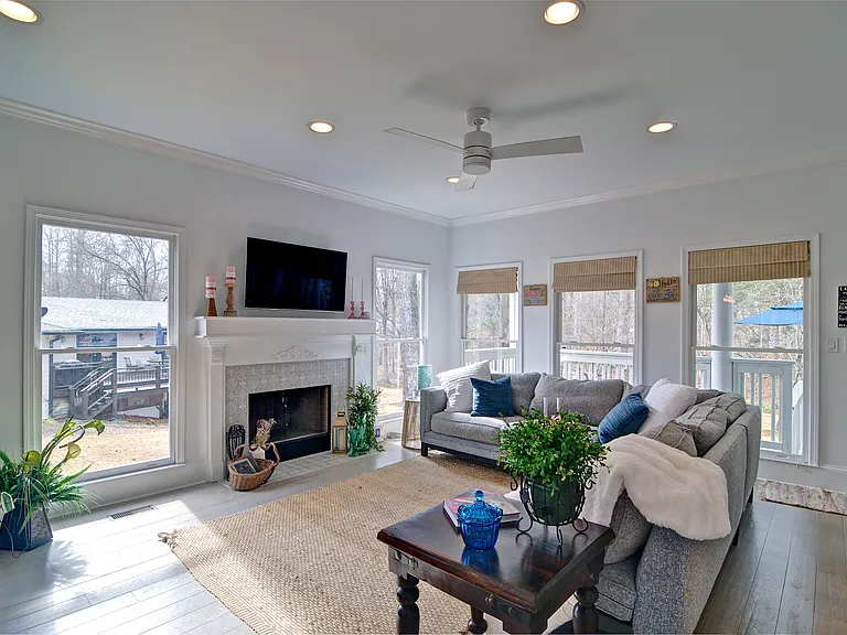 4060 Merritt Dr — Photo 15