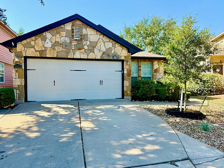 1617 Sugarberry Ln — Photo 3