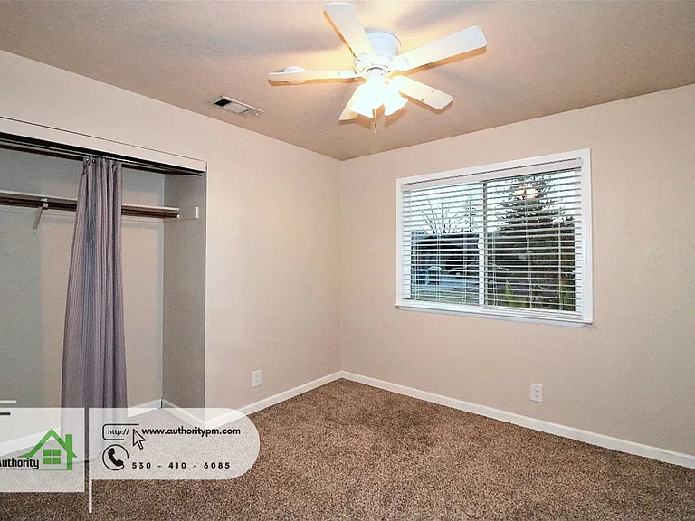 1947 Mary Lake Dr — Photo 10