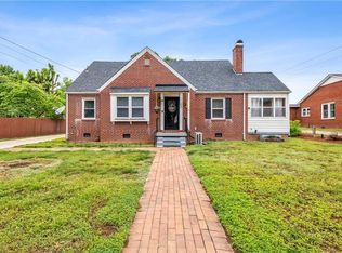 902 Wentworth St, Reidsville, NC 27320