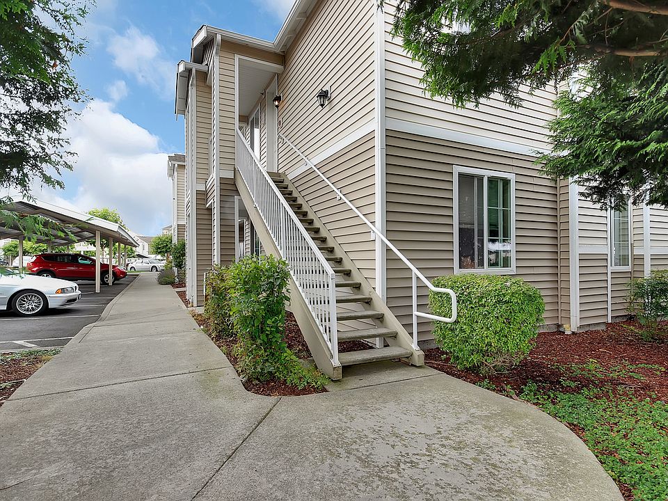 1st image of 10015 186th Pl E Unit 208