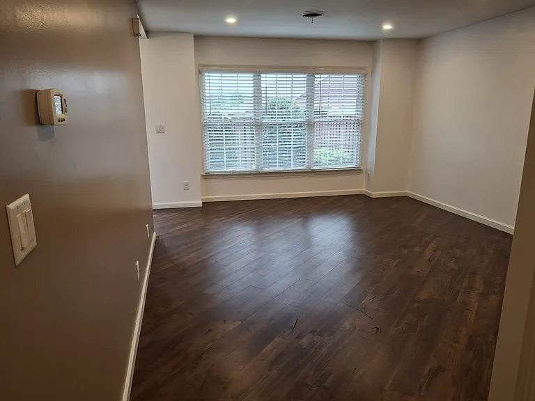 910 Sterling Ct — Photo 11