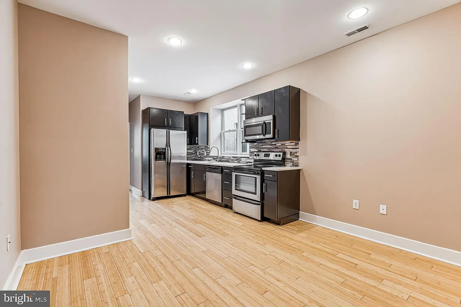 3146 N Broad St — Photo 2