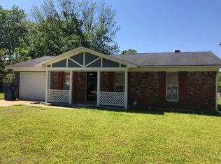 5225 Gray Dr, Horn Lake, MS 38637