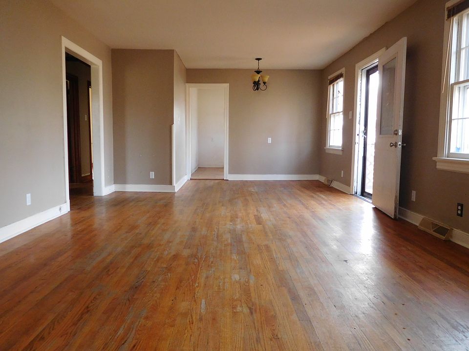 2nd image of 101 S Grove Ave