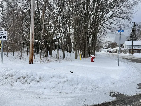 109 W Morgan St, Boyne City, MI 49712