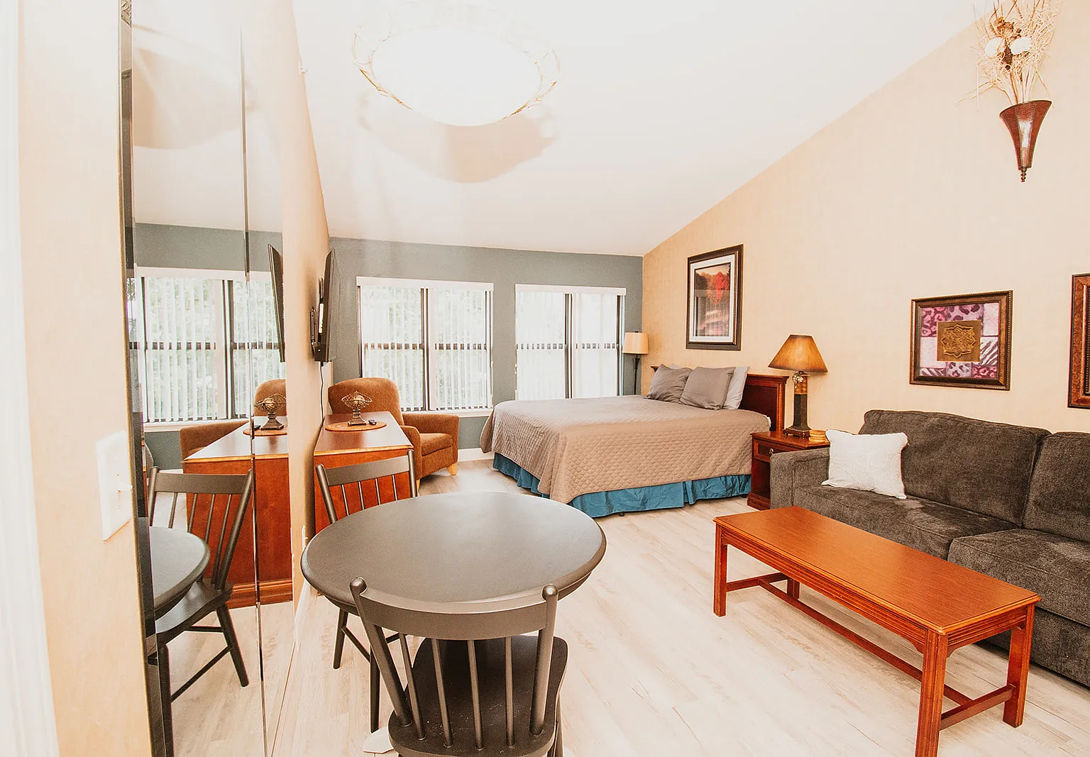 Studio, 436 sqft, $1,050 — Photo 4