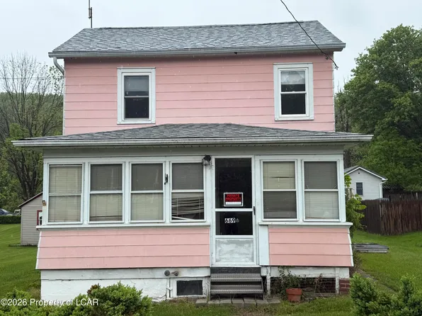 669 Market St, Sugarloaf, PA 18249