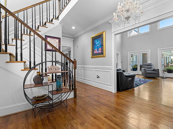 4th image of 501 Meadowsweet Ln