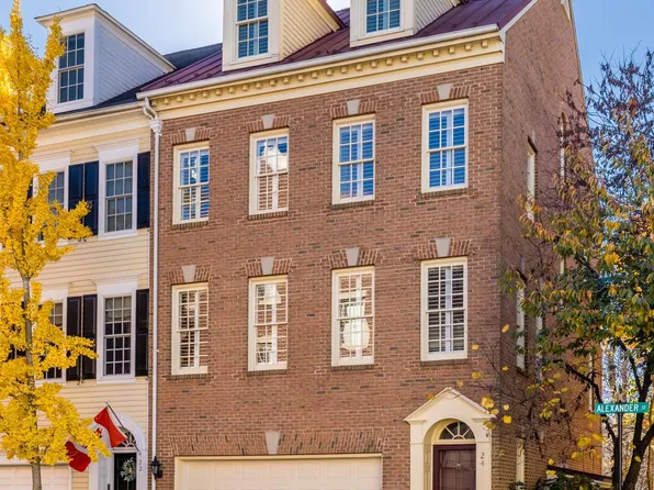 24 Alexander St, Alexandria, VA 22314