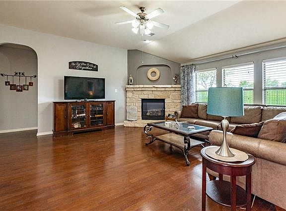 4th image of 5513 Texas Bluebell Dr