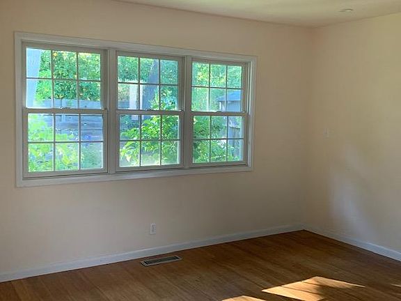 4th image of 2040 Manzanita Ave