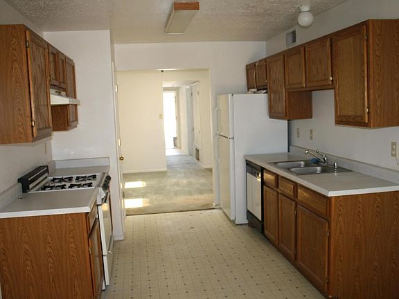 5th image of 3243 Schumacher St NW