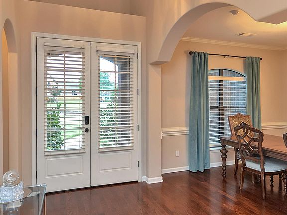 2nd image of 4048 Mitchell Pl