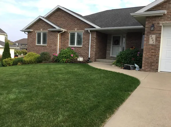 6098 Stockwood Dr, Dubuque, IA 52002