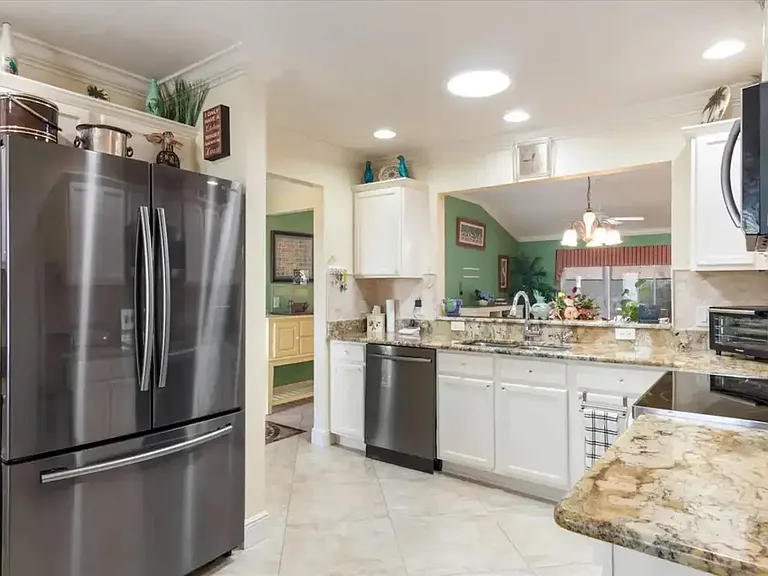 498 Ambrosia Pl — Photo 8